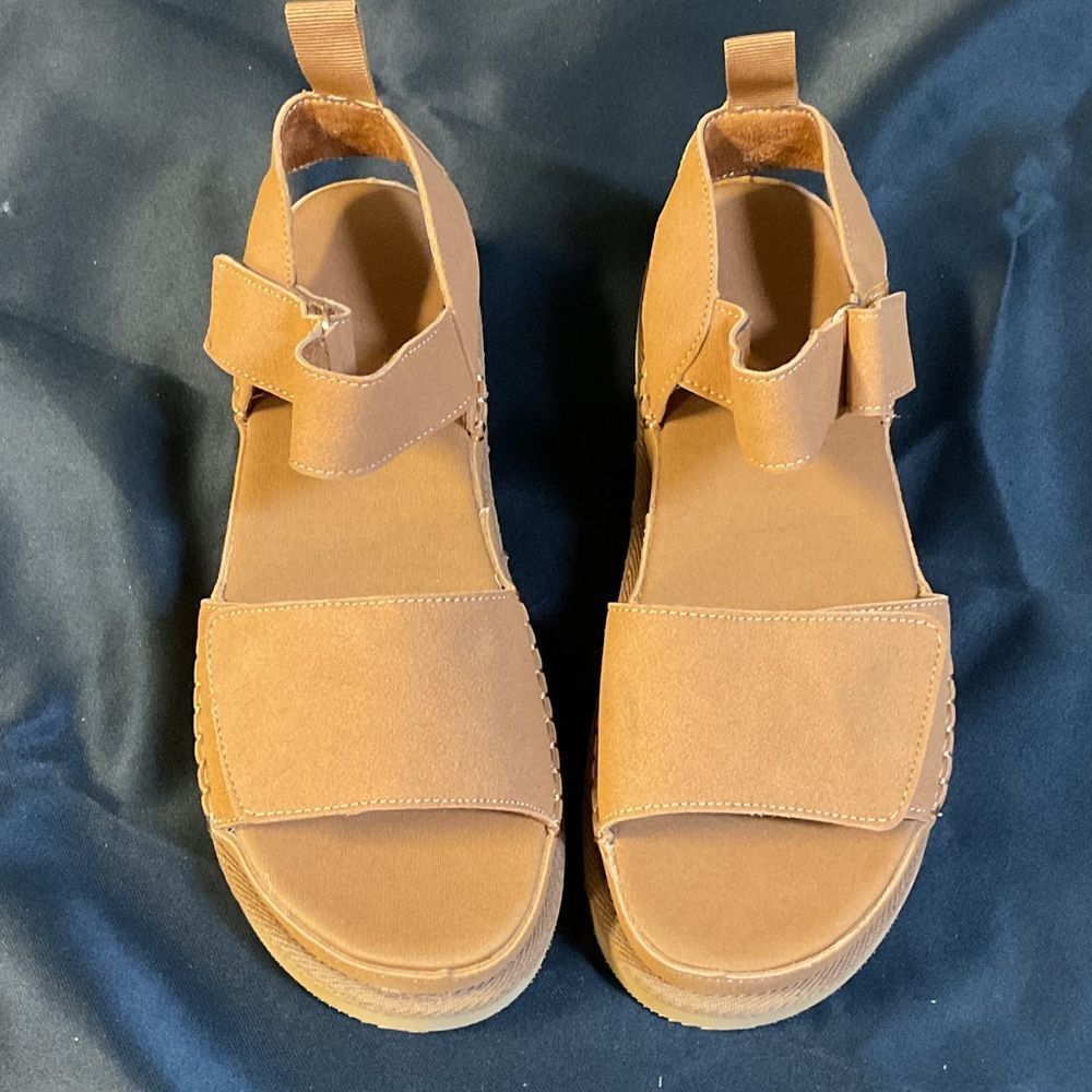 Stylish Tan Women’s Sandals